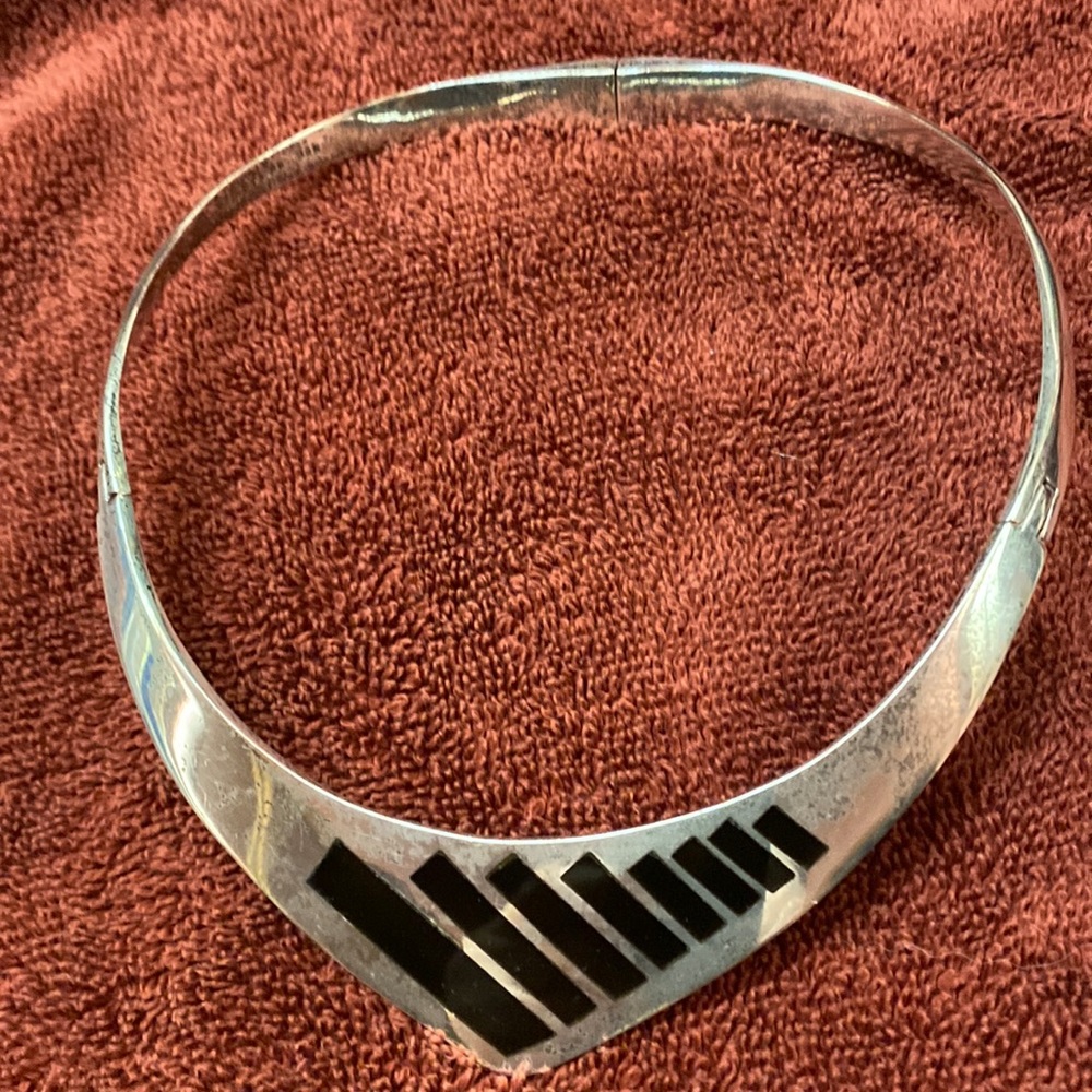 Sterling silver and onyx choker necklace (91 grams)